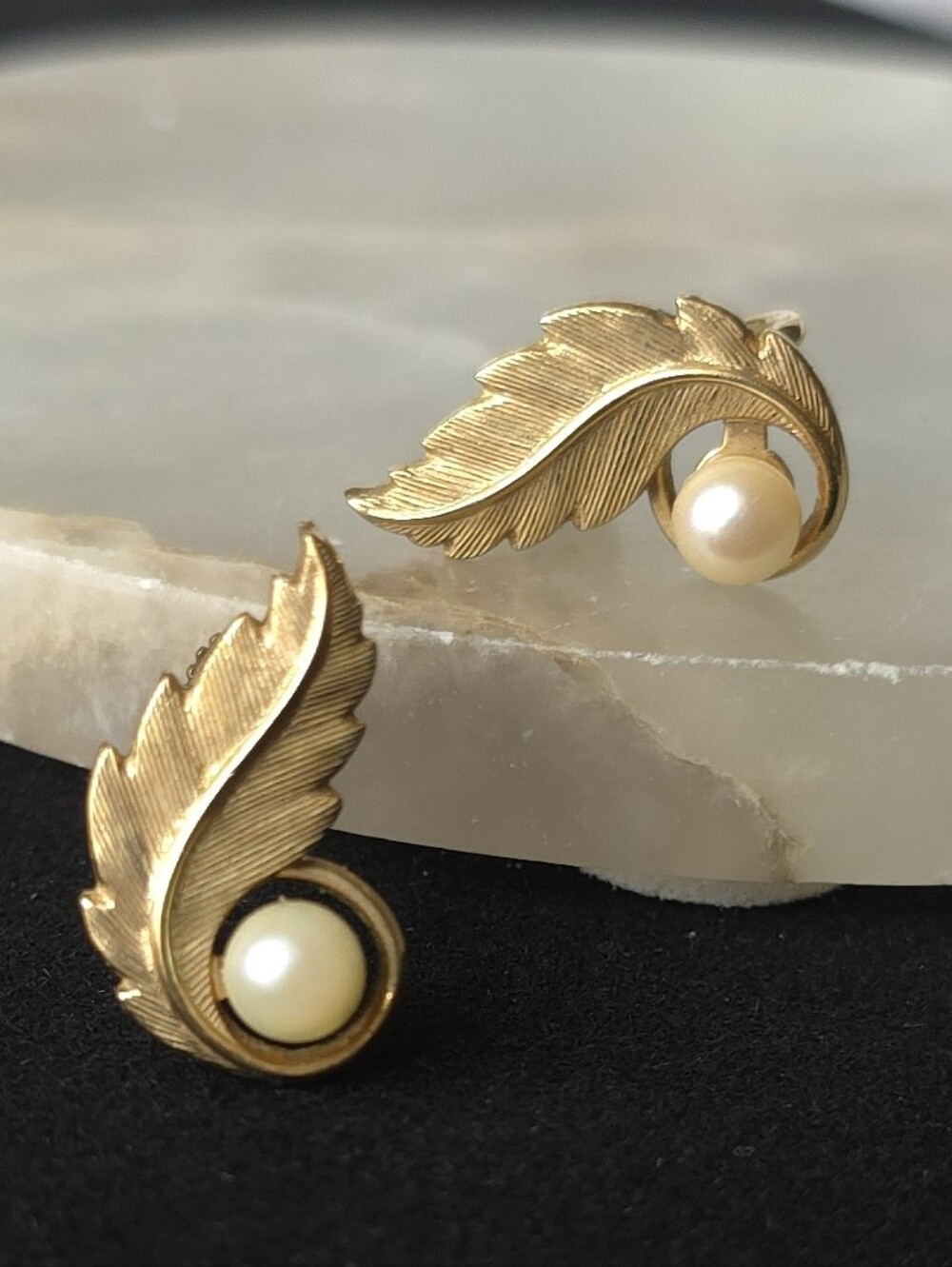 Vintage Anson Feather Earrings 1/20 12K G.F. Gold And Pearl Screwback
